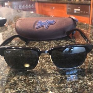 Maui Jim Wayfarer sun glasses